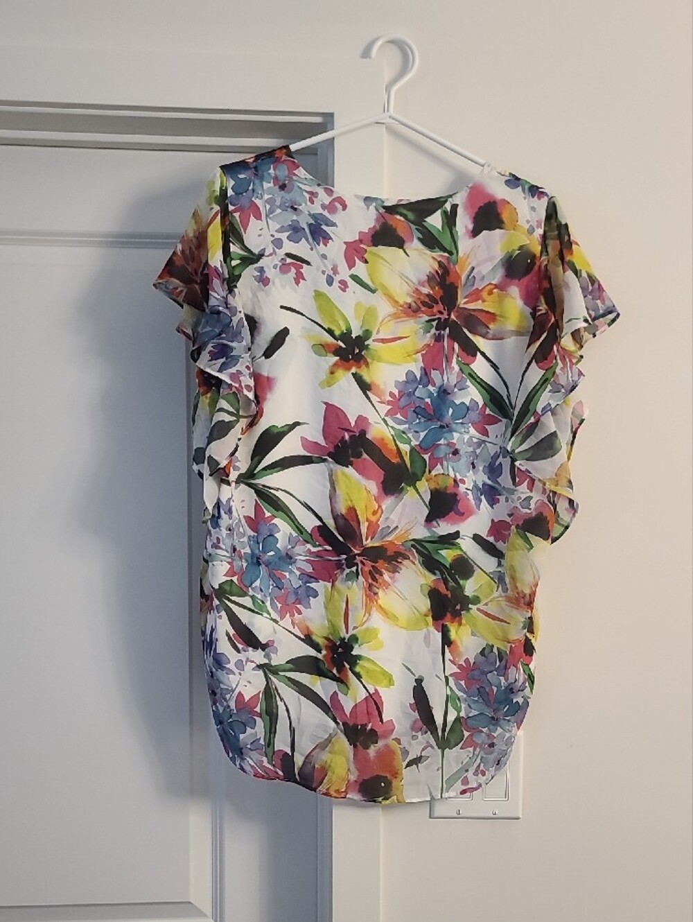 Floral Flutter Sleeve V-Neck Blouse - White Multi - Picture 5 of 8